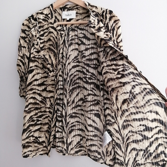Ba&sh Tiger Print Ruffle Accent Button Up Blouse with Half Sleeves Ba&Sh 0 XS - Picture 5 of 17
